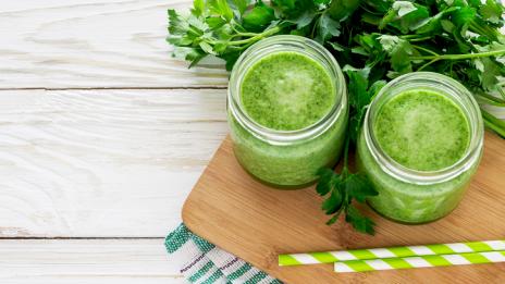 Видео рецепта: Зелен сок за отслабване