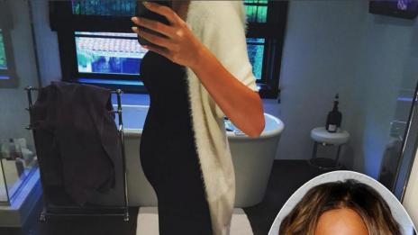 Бременната Криси Тейгън показа коремчето си