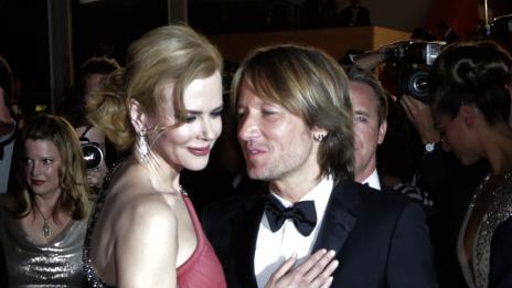 Заря от светкавици за Никол Кидман в Кан