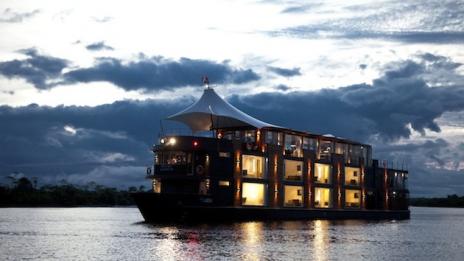 Бутиков хотел във водата