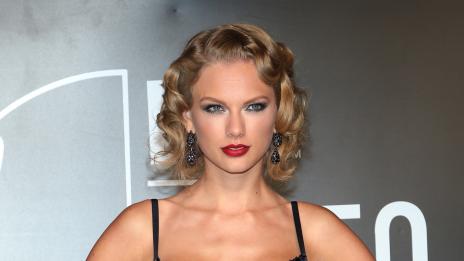 Тейлър Суифт излиза с Александър Скарсгард ?