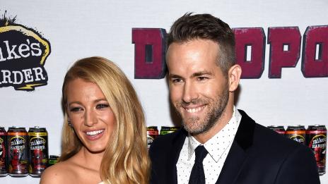 Райън Рейнолдс би прелетял целия свят, за да види жена си