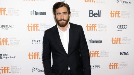 Джейк Гилехнал си хвана гадже модел