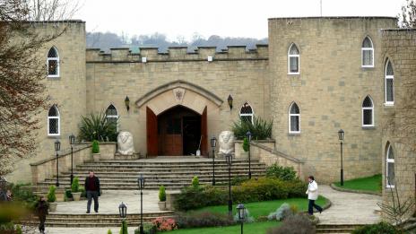 Том Круз заживя в централата на сциентологията