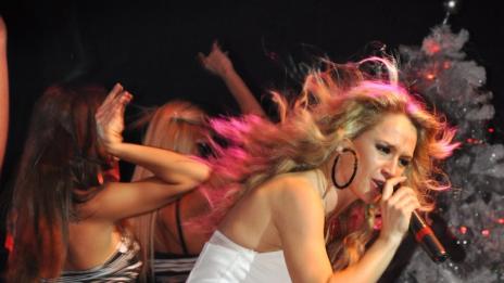 Лора Караджова се сравни с плеймейтки