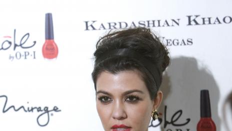 Кортни Кардашян чака момиченце
