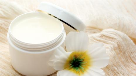 Вазелин в помощ на красотата