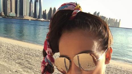 Николета вее гръд в Дубай