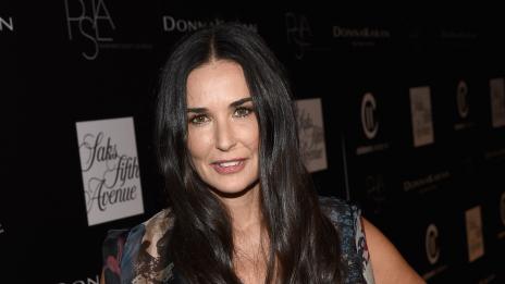 Деми Мур поднесе подарък за бебето на Аштън Кътчър