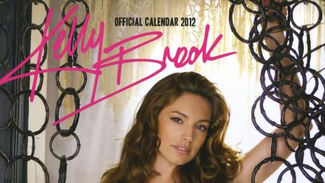 Кели Брук отново лъсна в свой календар