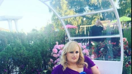 Ребел Уилсън с мозъчно сътресение по време на снимки