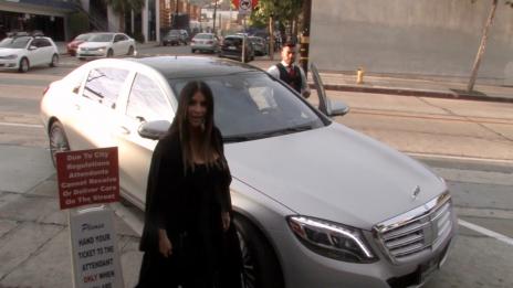 Ким и Кание се хвалят с Mercedes Maybach