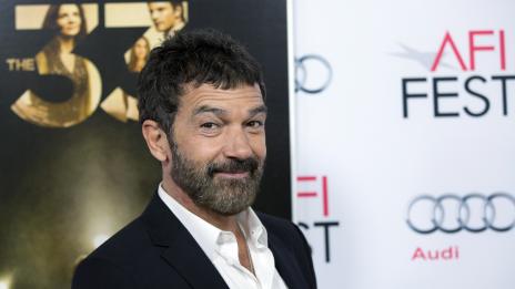 Антонио Бандерас влиза в образа на Джани Версаче