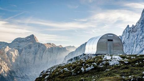 Чуден и екзотичен бивак за планинари в Словенските Алпи