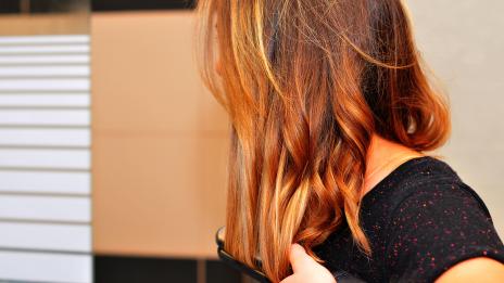 Стимулира ли наистина рициновото масло растежа на косата?