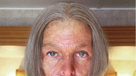 Мила Йовович като старица