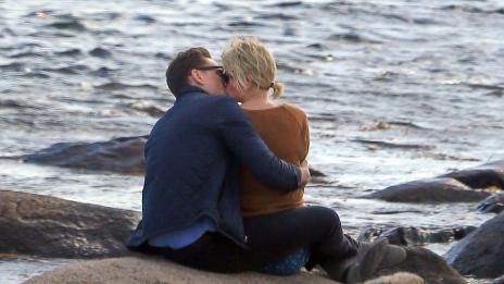 Тейлър Суифт забрави бързо Калвин, вече се целува с друг