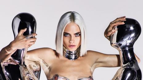 Футуризъм в модата: Кара Делевин като секси робот