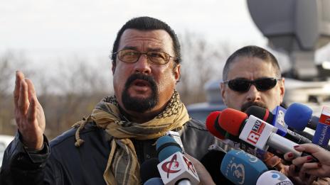 Сегал се измъква за секс тормоза у нас