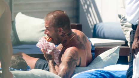 Бекъм си е трансплантирал коса?