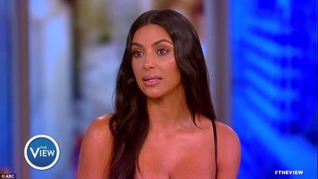 Ким защити задните си части: Фотошопнати са, за да изглеждат по-зле!