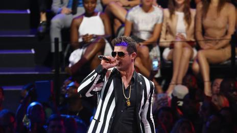 Майли загуби корица на Vogue заради изпълнението си на  VMA