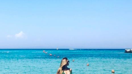 Морски гръцки полъх: Глория се хвали с тяло