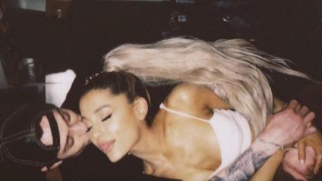 Пийт доказа любовта си към Ариана Гранде с татуси