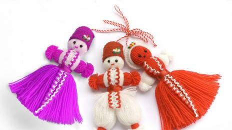 Падение: Плеймейтките и на мартеници