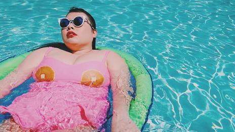 Дебела и щастлива: Японската Бионсе (ВИДЕО)