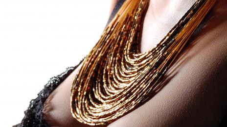 Гледането на голи женски гърди прави мъжете по-здрави