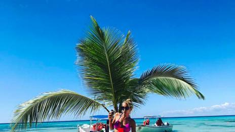 Венета Харизанова се фука със снимки от Доминикана