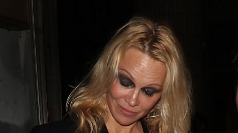 Папараци: Памела Андерсън след клуб
