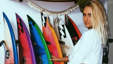 Най-горещата професионална сърфистка