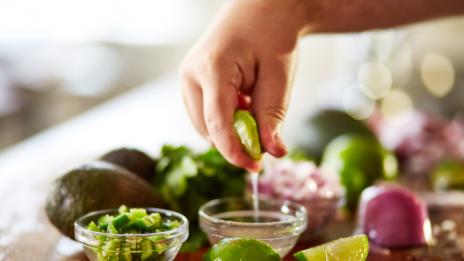 Видео рецепта: Сос с кориандър и лайм