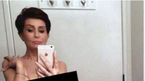 Шарън Озбърн се съблече на 63 г. Подкрепя Ким Кардашян