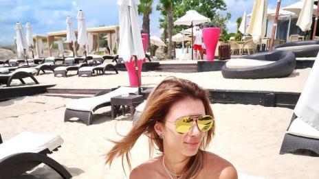 Цвети Пиронкова изравнява тен на плажа