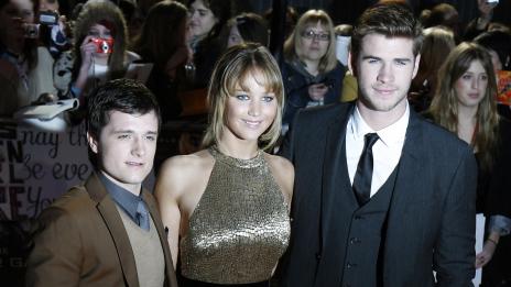 Лиъм Хемсуърт флиртува с Дженифър Лорънс