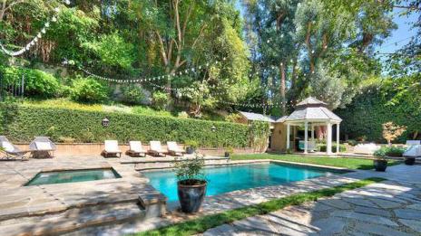 Новото имение на Адел: Разкош за 10 милиона