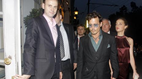 Амбър Хърд летя до Москва, за да бъде с Джони Деп