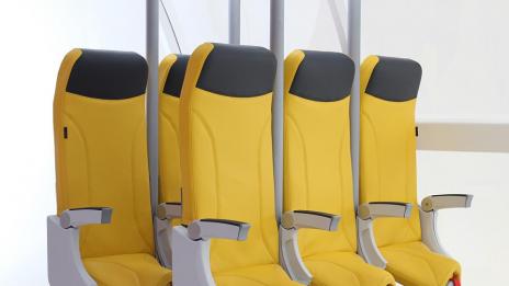 Стоящи седалки в самолета: Това ли е бъдещето?