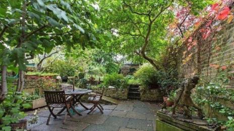 В лондонския дом на Шерлок... Бенедикт Къмбърбач