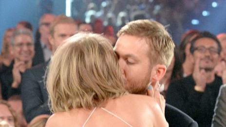 Тейлър Суифт и Калвин Харис официално дебютираха като двойка