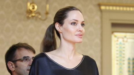 Анджелина планира „пълна промяна” преди сватбата