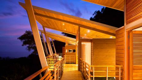 Дървена екокъща във висините