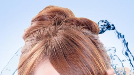 Овлажнете кожата на лицето за пролетта