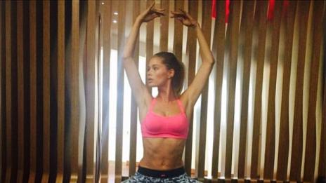 Дауцен Крос изумява с тялото си