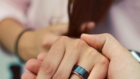Навсякъде по света: Пръстен улавя сърдечната дейност на партньора