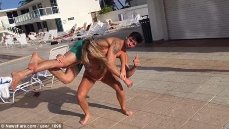 Шведка – модел вдига мъже вместо щанги (ВИДЕО)