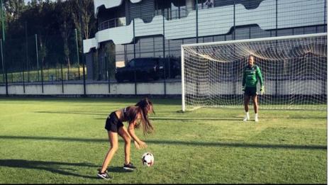 На дузпата: Николета вкара на Ники Михайлов (ВИДЕО)